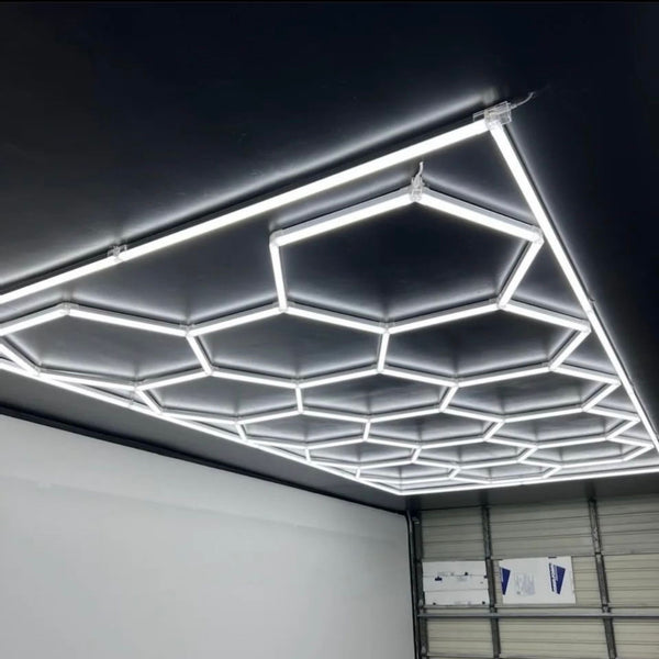 Hex Showroom Lighting Kit With Border - Honeycomb Formation - (16’ x 8’) - Oneuplighting